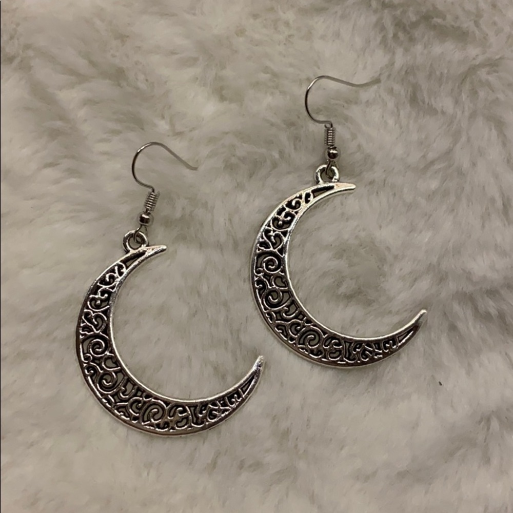 NWOT 🛍 Bundle for DISCOUNTS off Merch or Shipping